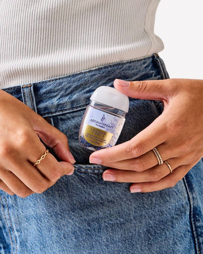 ژل ضدعفونی کنندهی دست بث اند بادی مدل Lavender + Vanilla